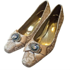 Pierre Dumas lace decorated Pretty beige Heels size 8.5